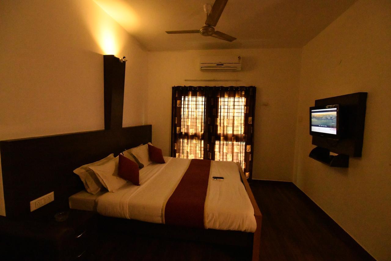 Lake View Hotel Madurai Exterior photo